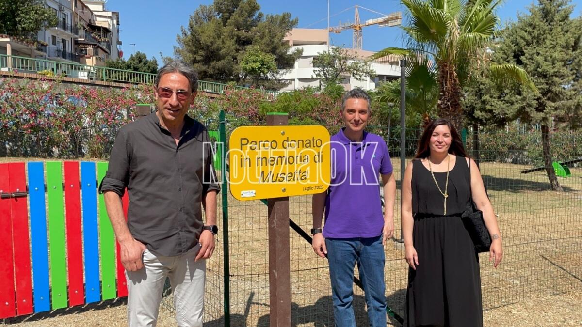Crotone, Parco dei Glicini torna a rivivere: un'area dedicata alla cagnolina Musetta - Da sinistra Giancarlo Giaquinta, Gianni Pitingolo, Antonella Passalacqua