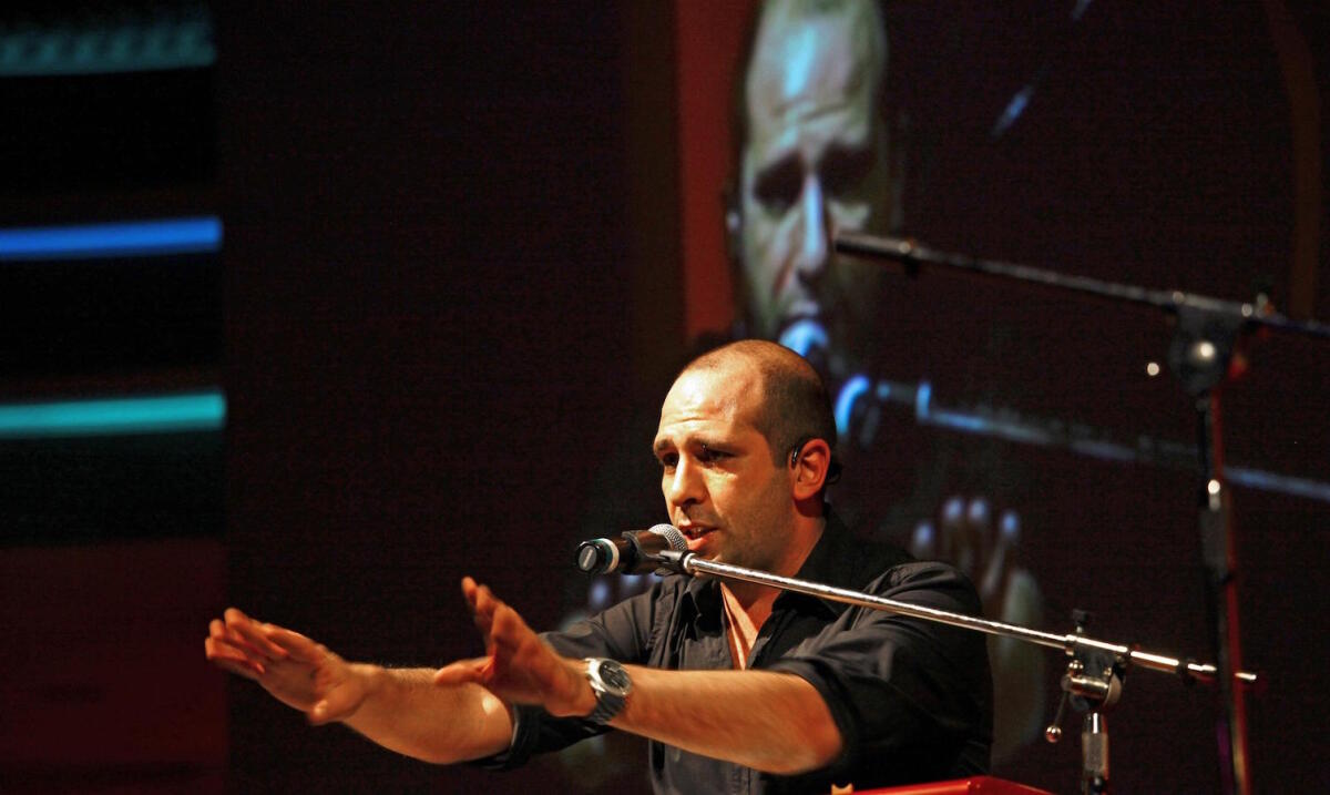 Checco  Zalone presenta anche in Calabria il suo "Sulla barca dell'Oligarca" - 