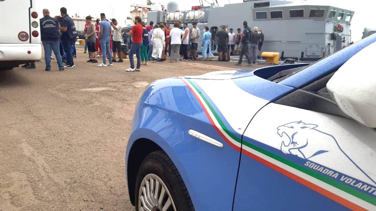 Crotone, continuano gli sbarchi sulla costa: in arresto quattro scafisti - 