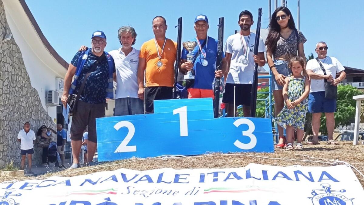 L'equipaggio "I Notturni" della L.N.I. di Cirò Marina vince la Fishing Time 2022 - 