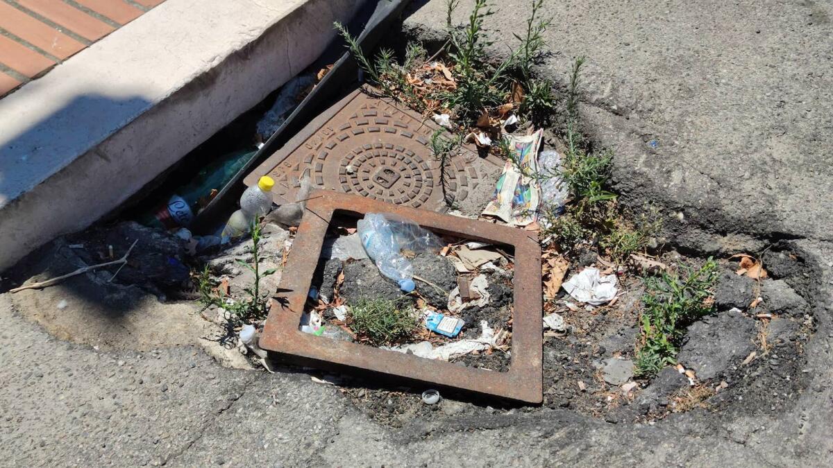 Crotone, in via Mario Nicoletta persistono i danneggiamenti - 