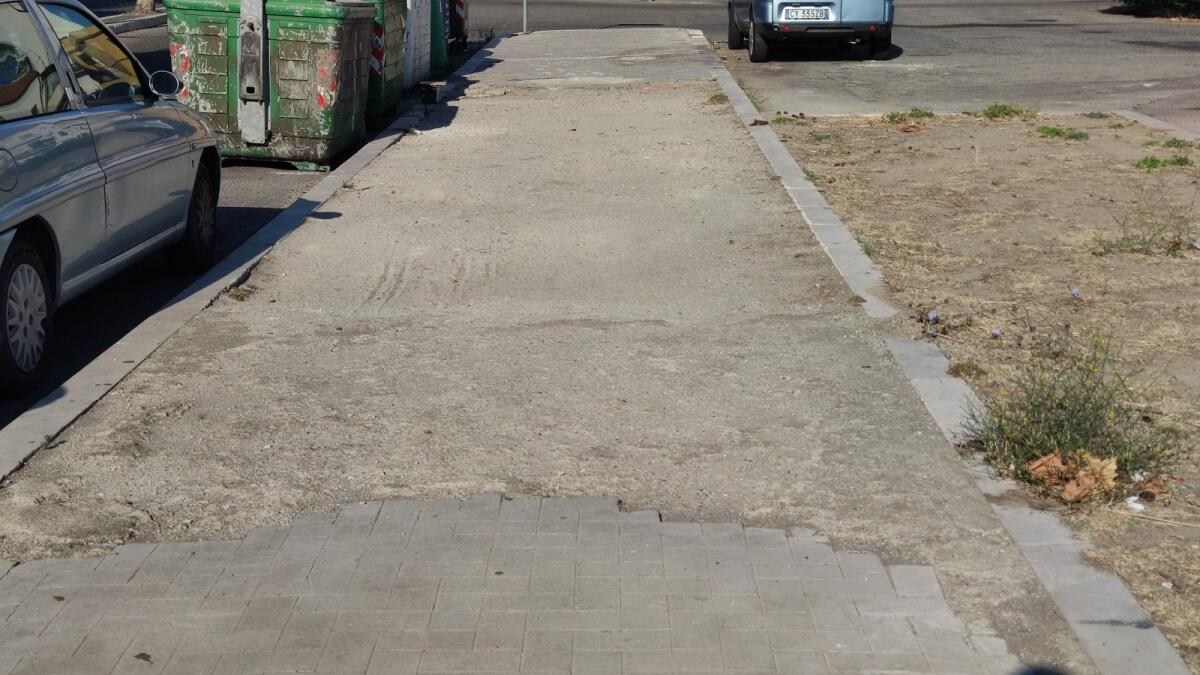 Crotone, marciapiedi? Forse un tempo... - 