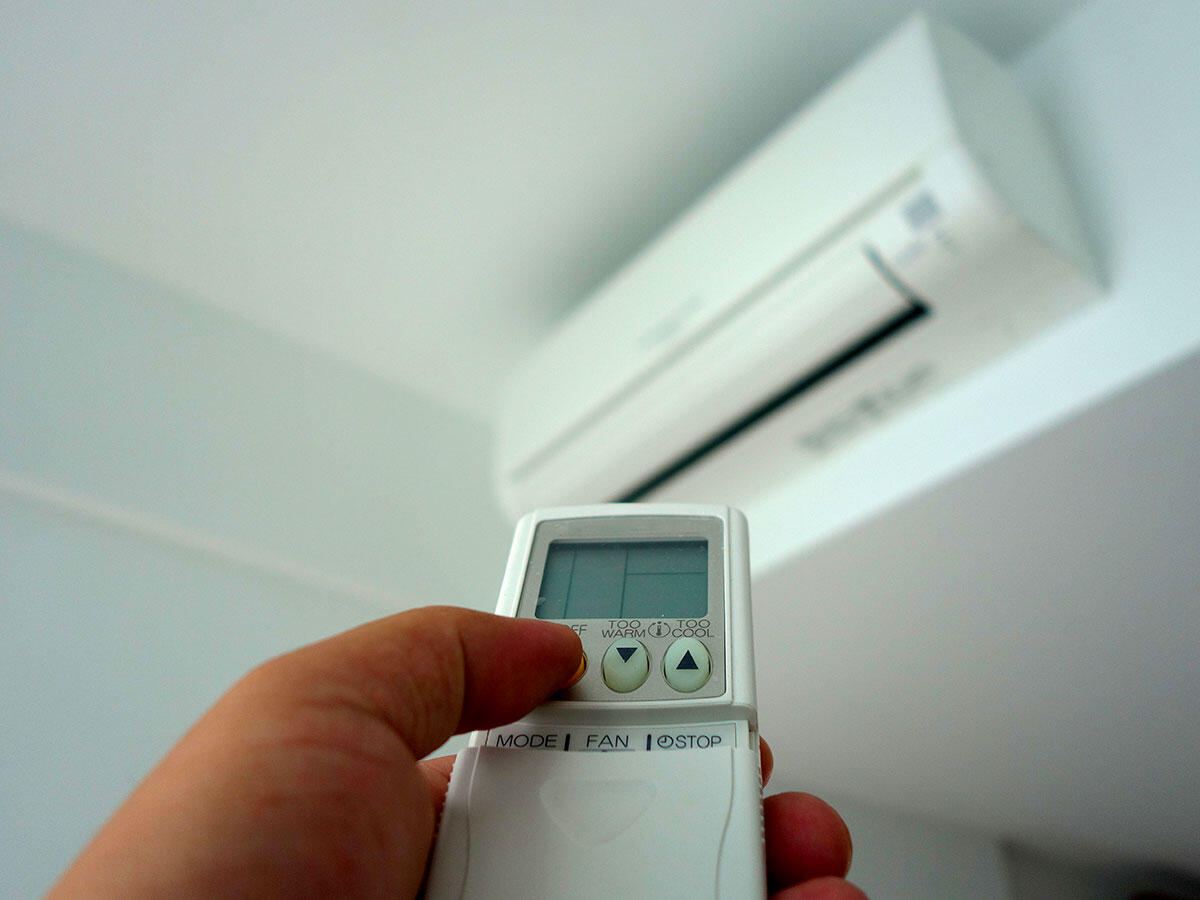 Caldo torrido, gli italiani dimenticano l'ambiente e non rinunciano al condizionatore - 