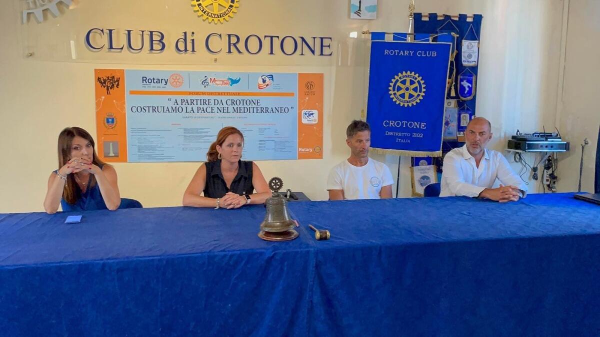 Crotone, Rotary e Rent Boats Kr per un'estate in sicurezza e inclusiva - Da sinistra: assessore Filly Pollinzi, Vittoria Zurlo, Antonio Scerra (Tricoli), Francesco Lombardo (Rent Boats KR)