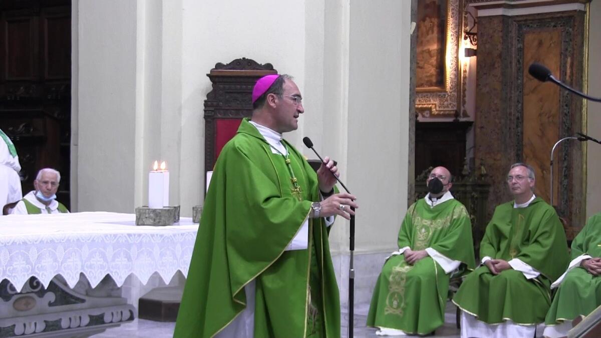 Crotone, don Serafino Parisi saluta la parrocchia del Duomo: "Non posso dimenticarvi. Grazie a tutti" - 