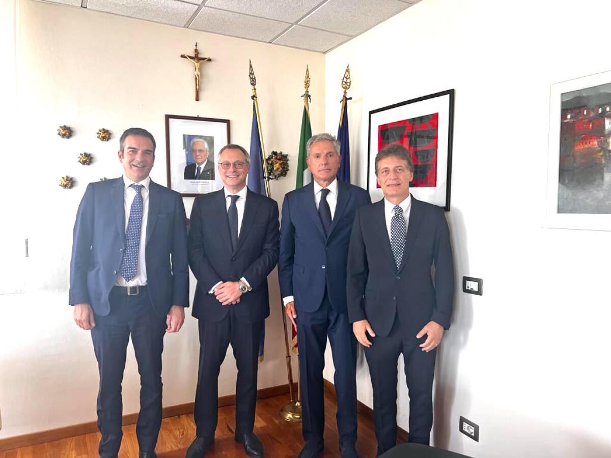 Il presidente di Confindustria Bonomi in visita al Porto di Gioia Tauro - 