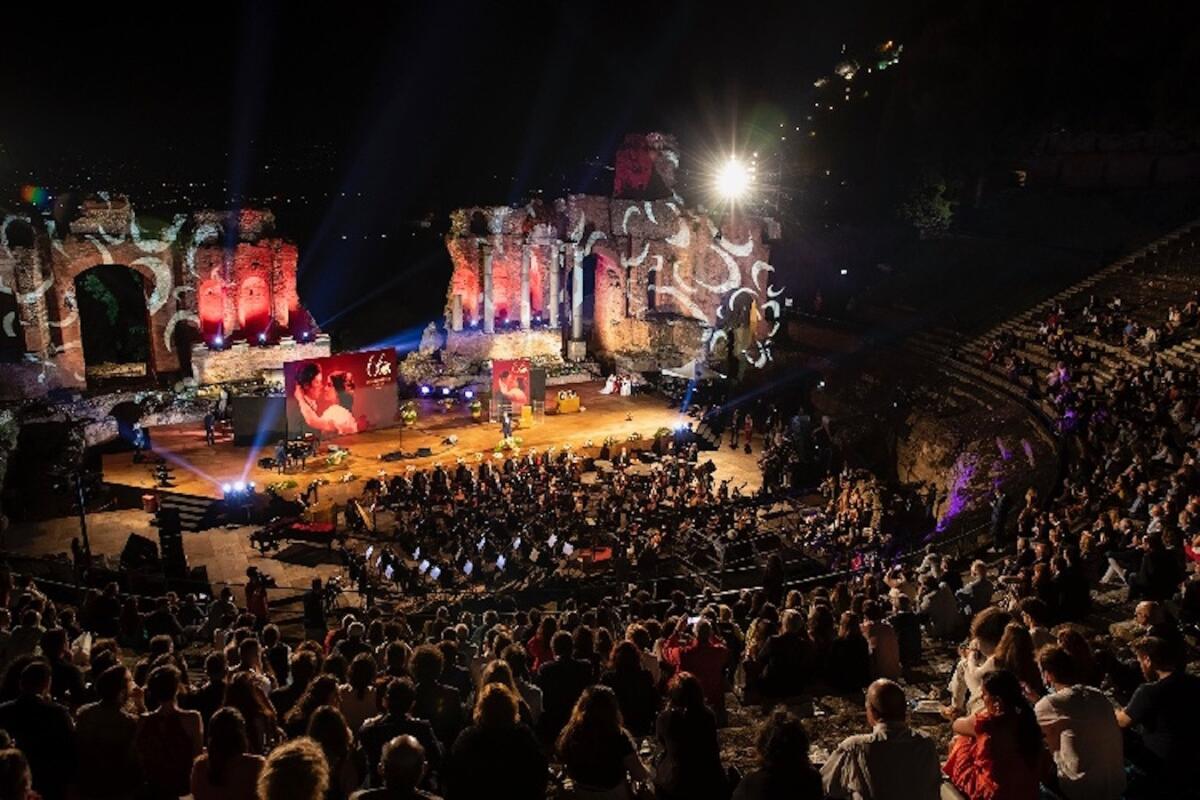 Al Taormina Film Festival consegnate ai “big” le opere del maestro crotonese Affidato - 