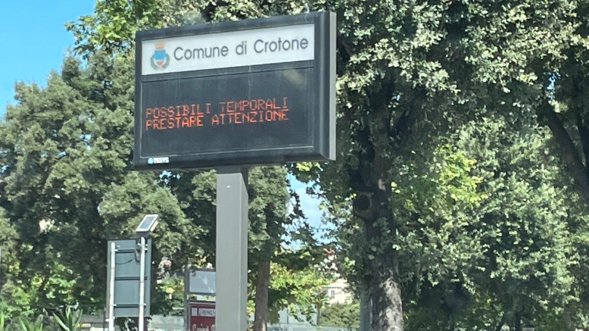Crotone, installate nuove telecamere in città e pannelli luminosi - 