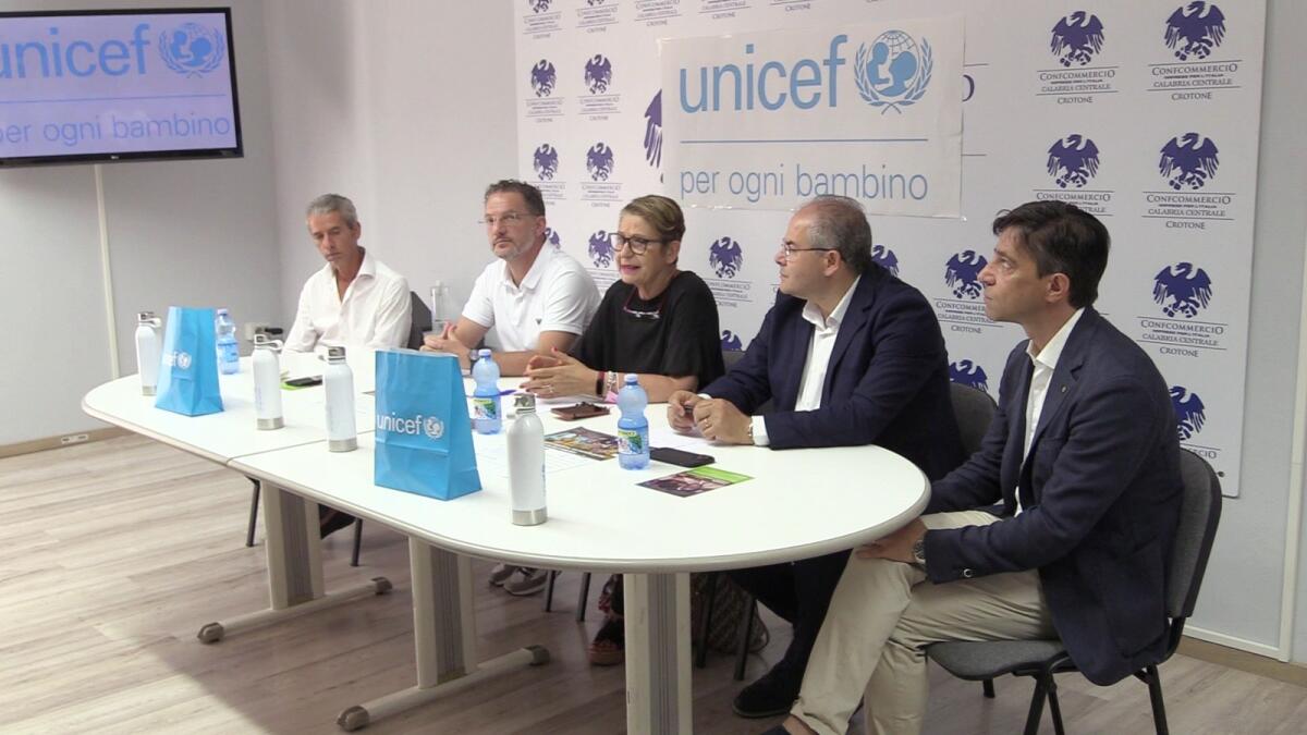 Unicef Crotone, la solidarietà sotto l'ombrellone per i bambini ucraini - 