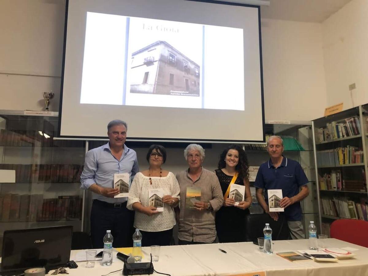 Rocca di Neto, Fabiano presentail libro “La Gioia" - 