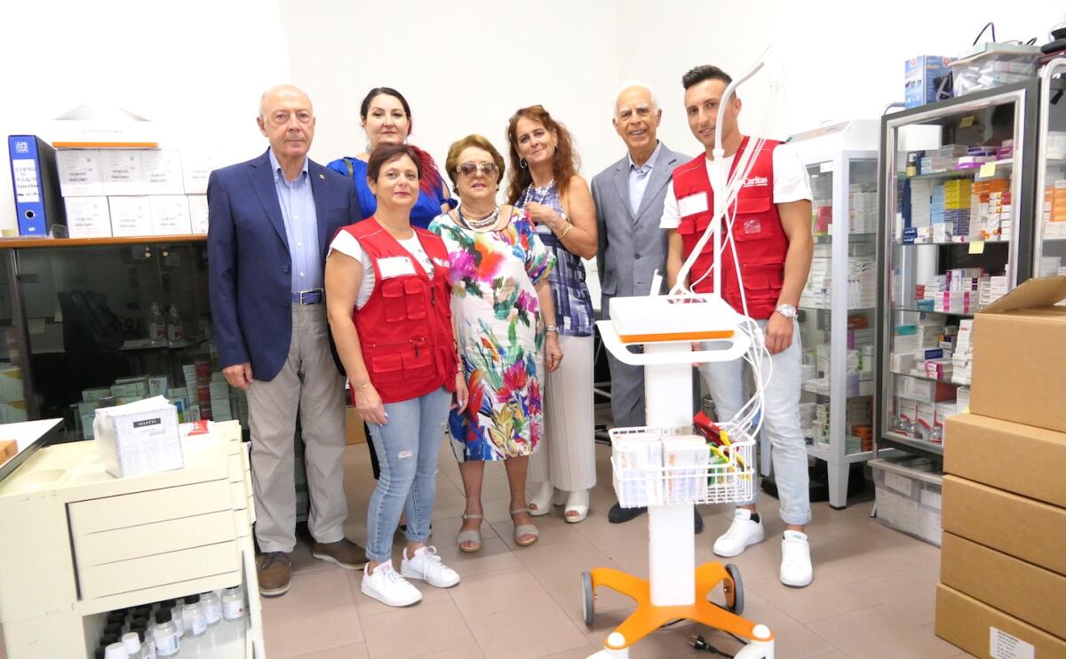 Crotone, screening delle malattie cardiovascolari: donato dal Lions Club un elettrocardiografo alla Caritas - 
