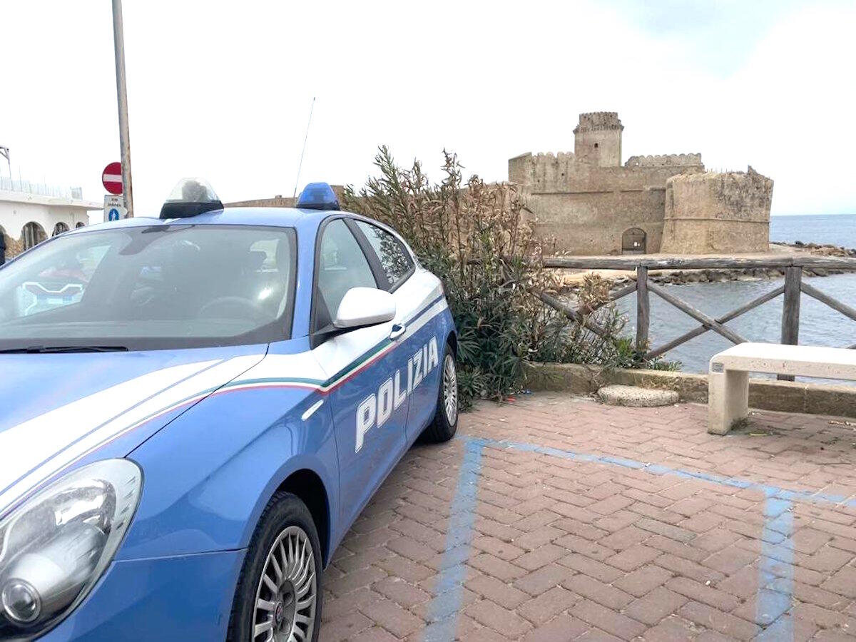 Un ordigno nascosto tra gli scogli; un arresto per pesca di frodo nell'Area Marina Protetta - 