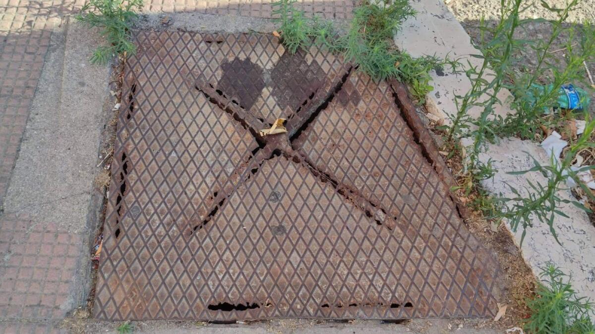 Crotone, appare un segno "X" ed è subito caccia al tesoro - 