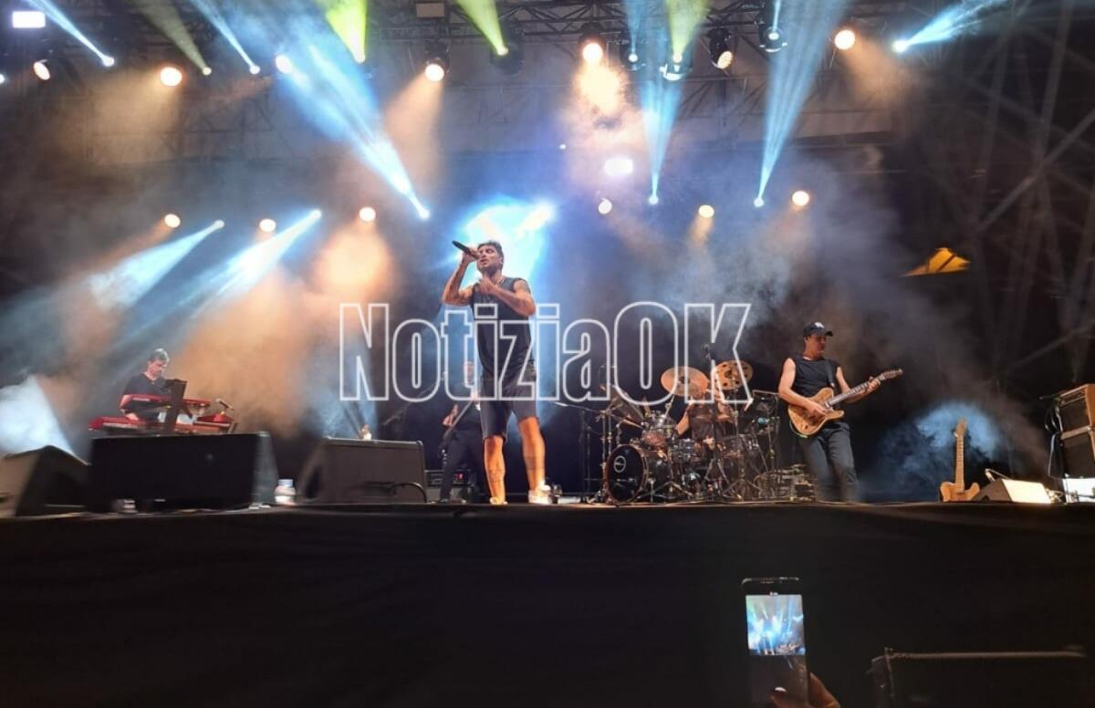 Sold out per il concerto di Fabrizio Moro che a Le Castella emoziona il pubblico - 