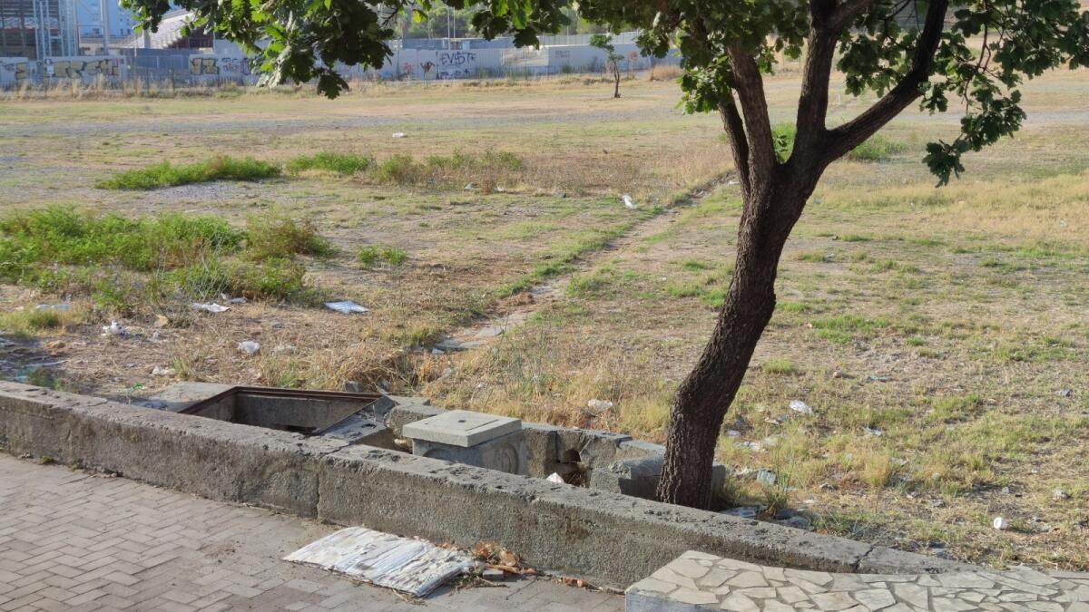 Crotone, in via Giovanni Paolo II pericoli dietro l'angolo - 