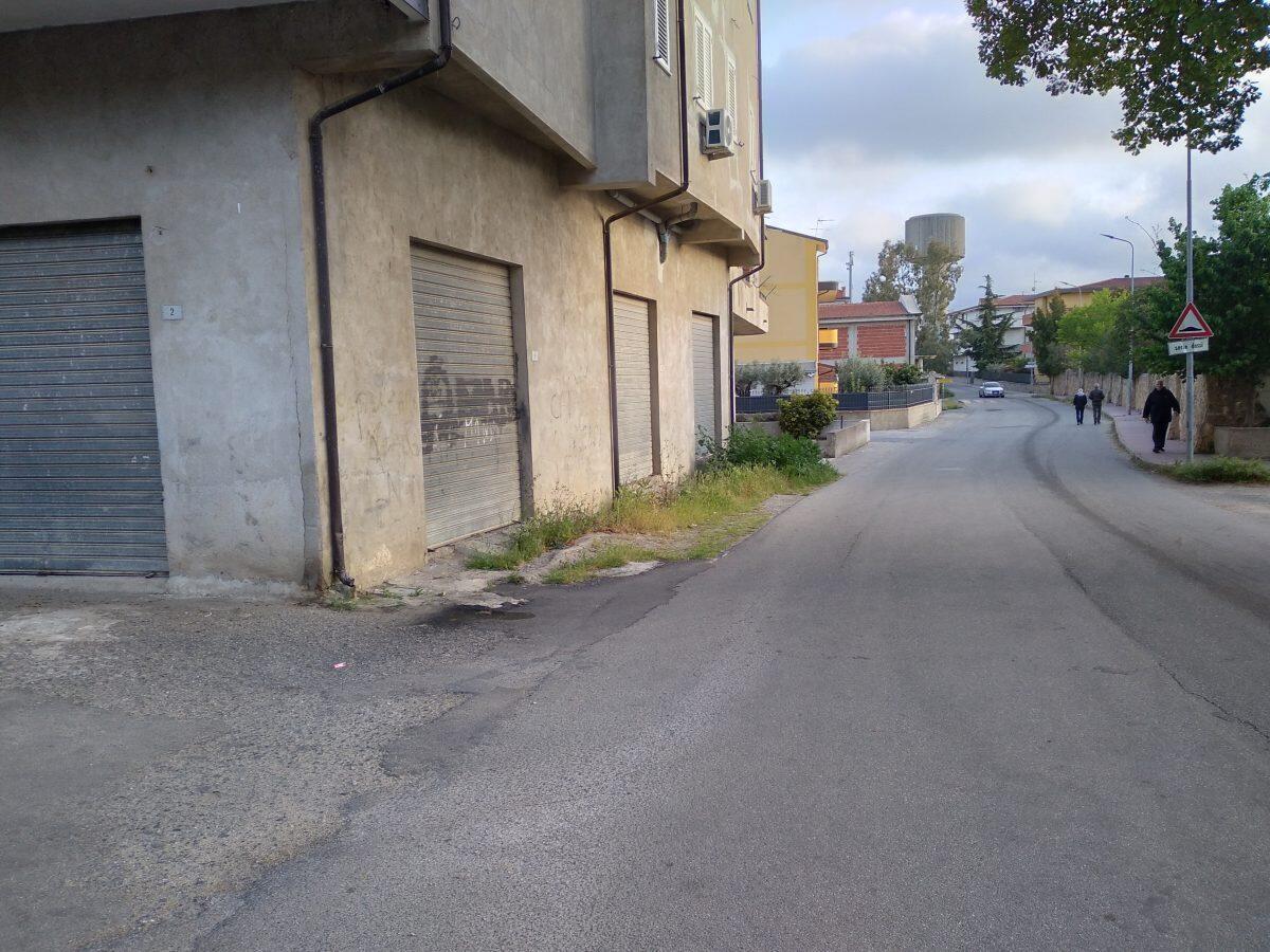 Crotone, manca la segnaletica orizzontale e verticale a Papanice: la denuncia di Enrico Pedace - 