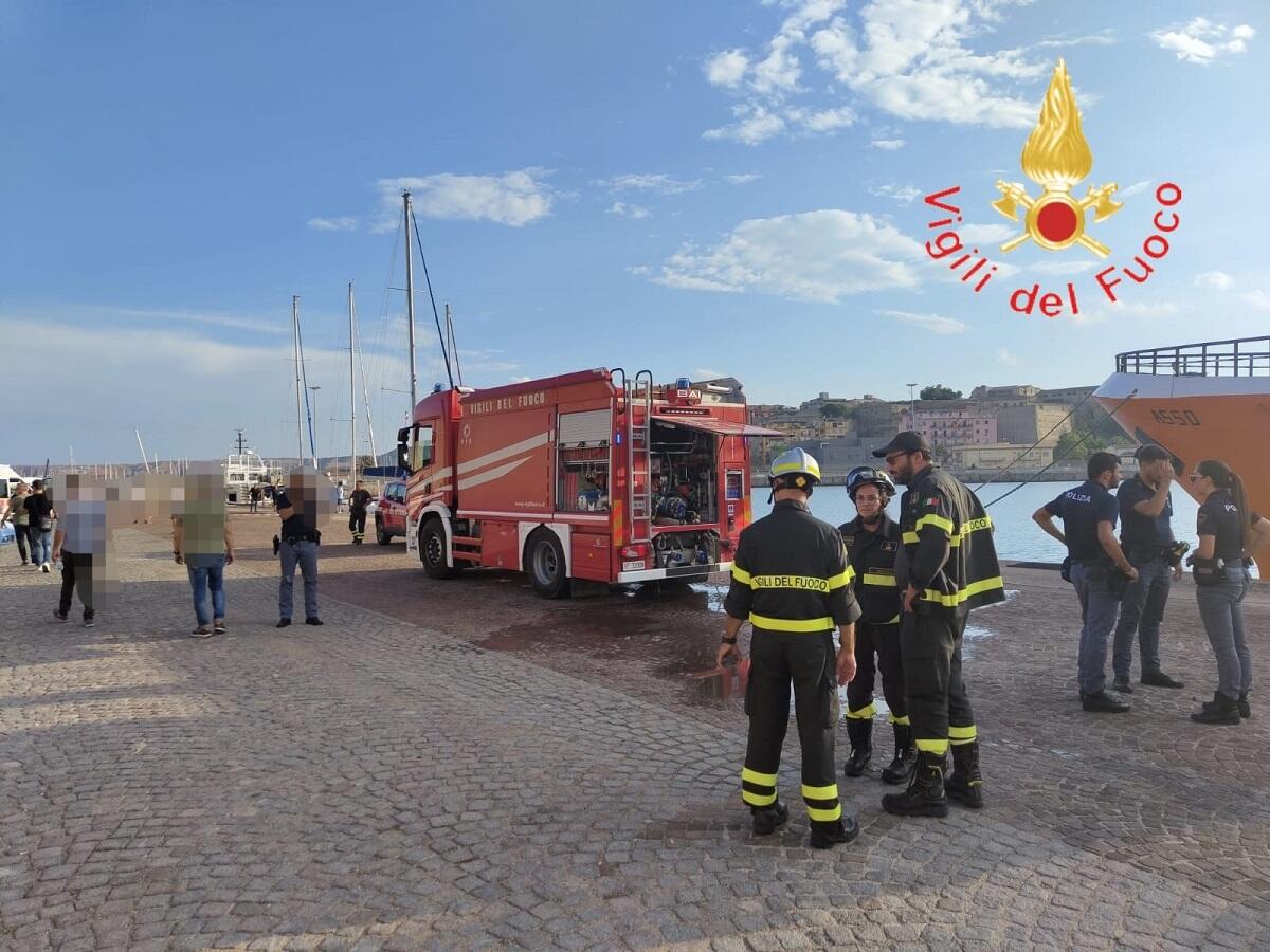 (Video) Crotone, esplosione di un rimorchiatore straniero: le immagini - 