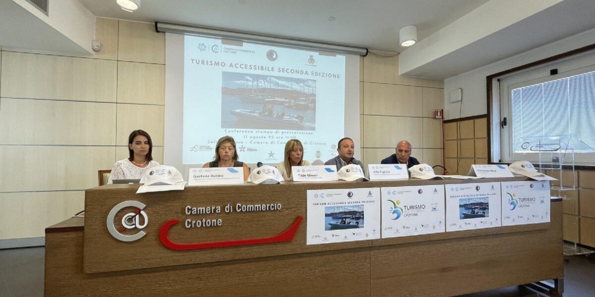 “Turismo accessibile", da Crotone a Le Castella in gommone per i bimbi speciali - 