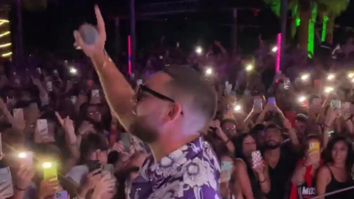 Rocco Hunt fa marcia indietro e ritorna a Crotone: "Grazie alla Calabria per l'amore" - 