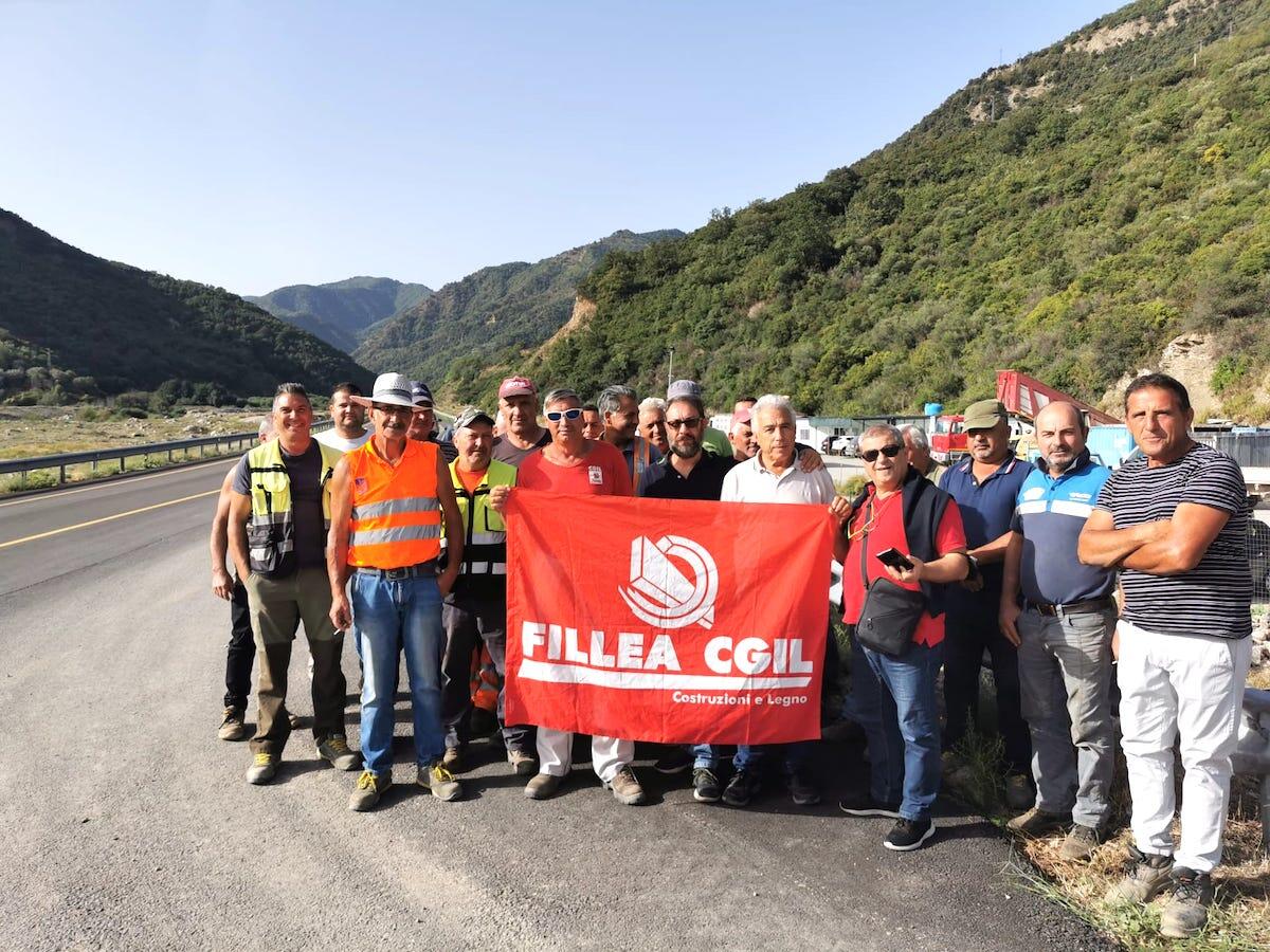 Lavoro, operai non pagati: stop a lavori sul cantiere di Longobucco (CS) - 