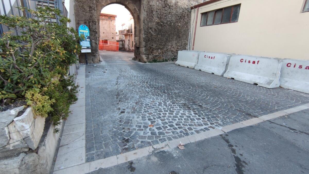 Isola di Capo Rizzuto, ripristinati i sampietrini di Piazza del Popolo - 