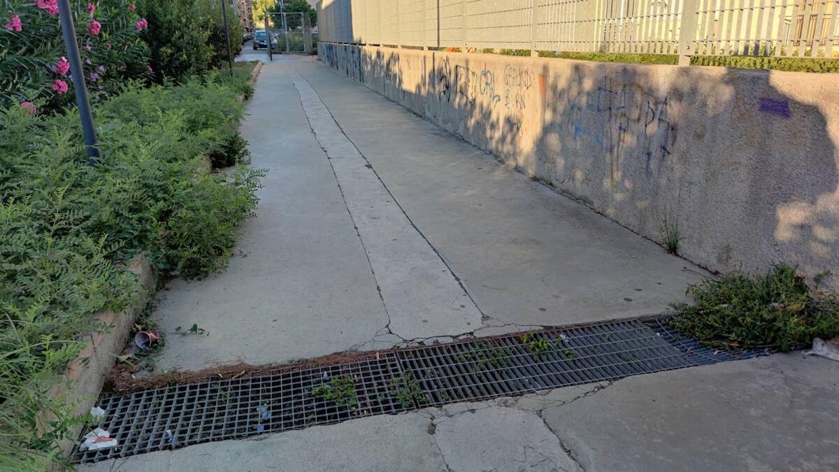 Crotone, grate tappate lungo Corso Mazzini - 