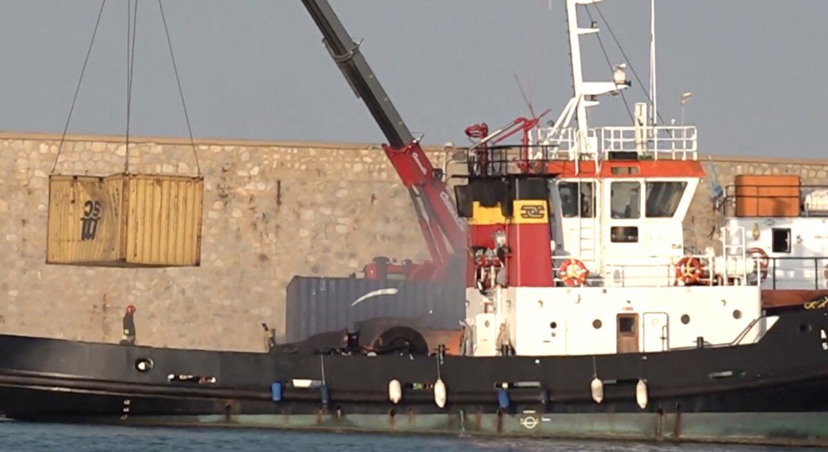 Esplosione sul porto di Crotone, i sindacati chiedono sicurezza: "Sciopero di due ore" -