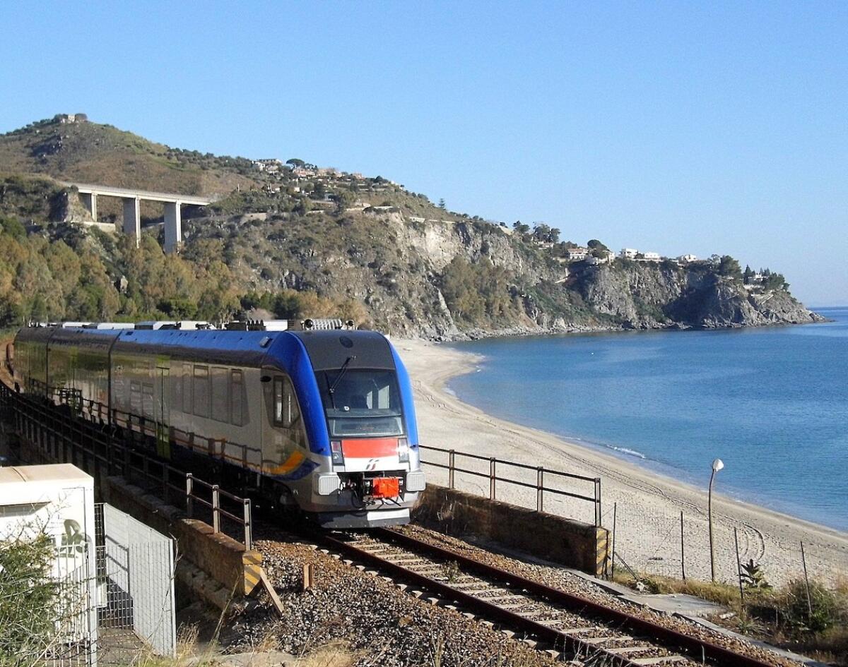 Calabria, stangata sui biglietti dei treni regionali. Aumento fino al 60% - 