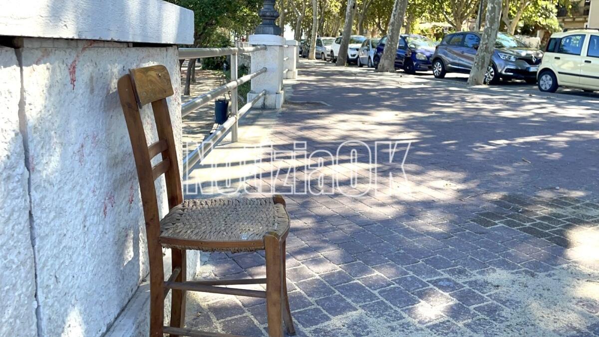 Crotone, niente panchine su viale Regina Margherita e i cittadini fanno da soli - 