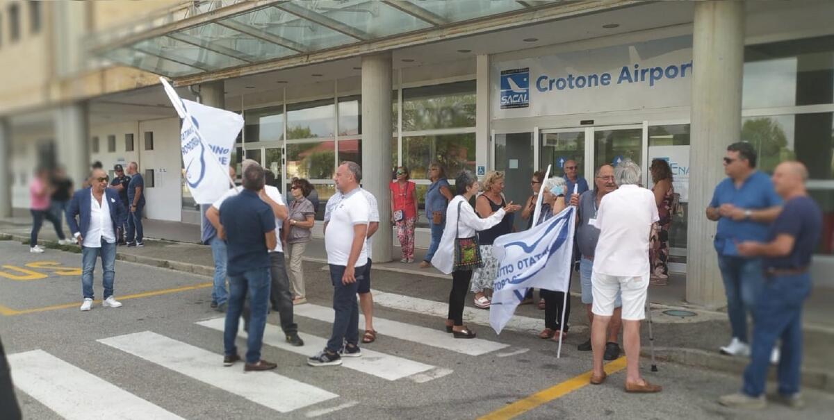 "Siamo sempre più pochi a manifestare per l'Aeroporto di Crotone, dove sono i sindaci"? - 