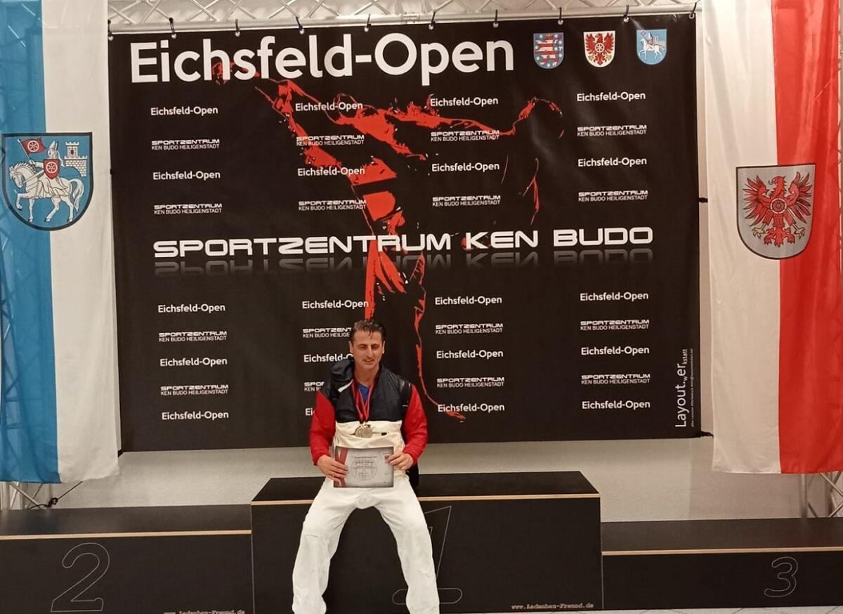 Karate, Emanuele Genovese sale sul podio per tre volte all'International Eichsfeld Open - 