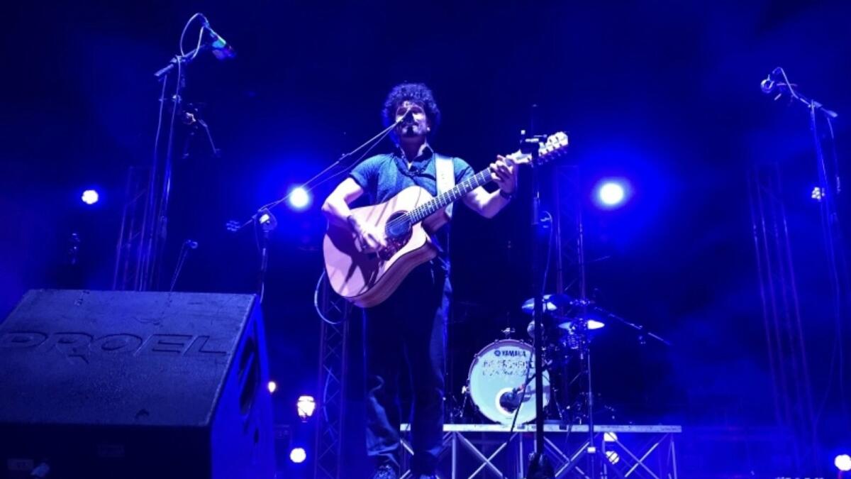"L'infinito tour" di Dalen, il cantautore della musica d'urgenza che convince - 