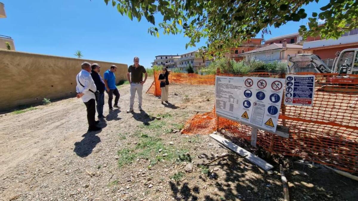 Isola di Capo Rizzuto, parte la realizzazione della nuova Piazza Fiume Neto. - 