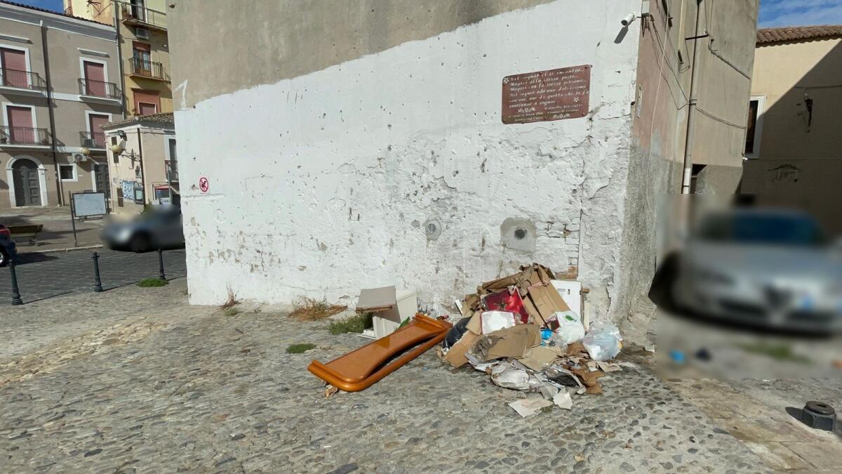 Crotone, quell'angolo vicino le mura bizantine - 