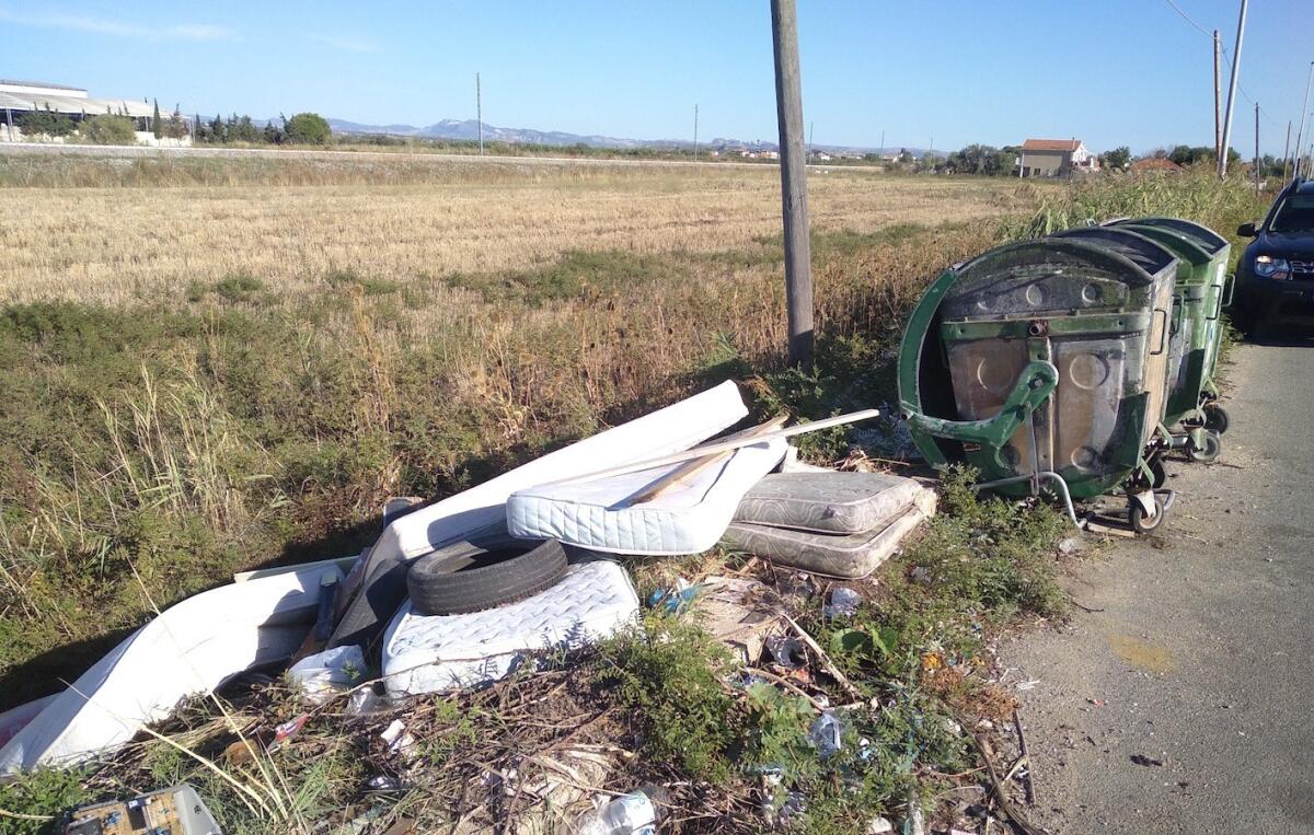 Crotone, ingombranti per strada: Enrico Pedace diffida il Comune - 