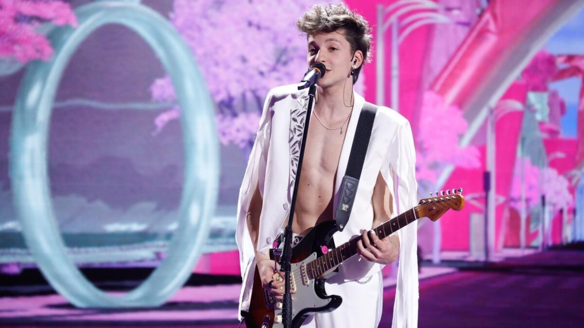 Disco d’oro per Luigi Strangis, il calabrese che ha vinto Amici - 