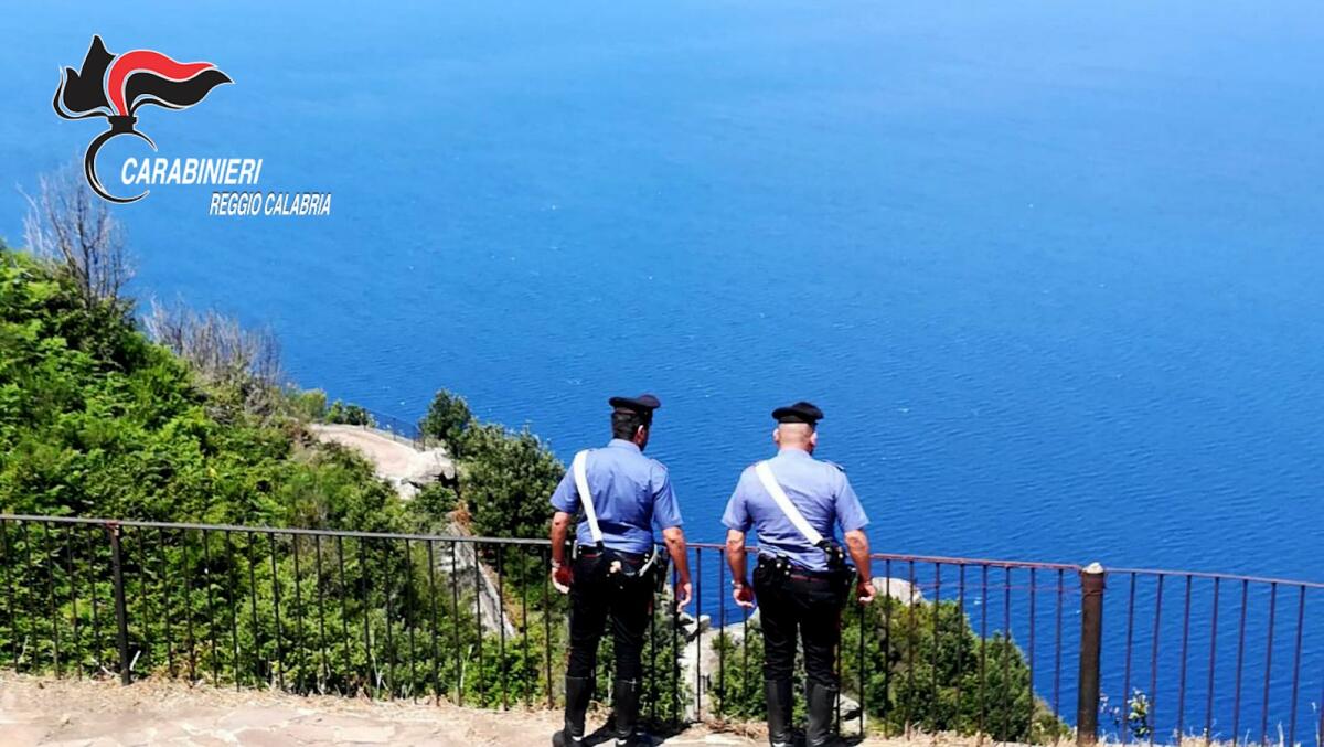 Calabria, evade dai domiciliari per andare in spiaggia: arrestato dai Carabinieri - 