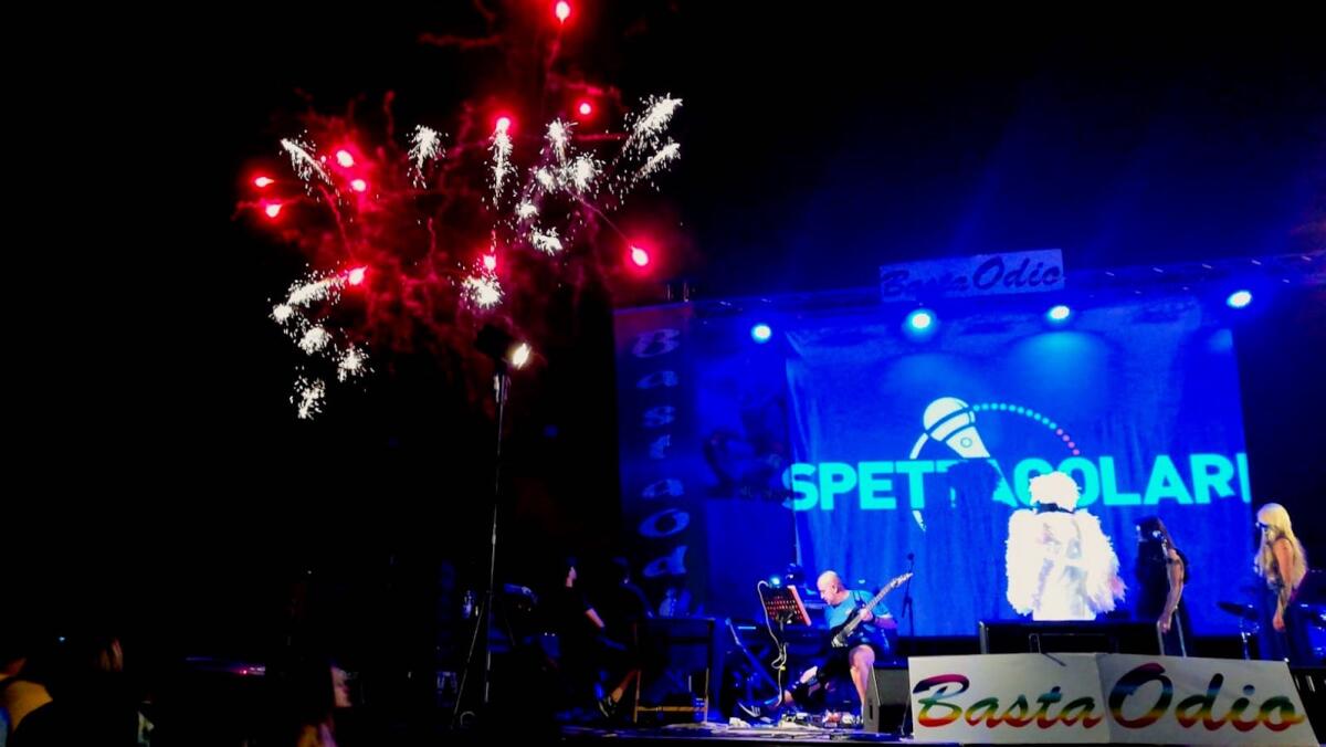 In piazza a "cantare" per la pace e contro la violenza con il Gruppo Spettacolari - 