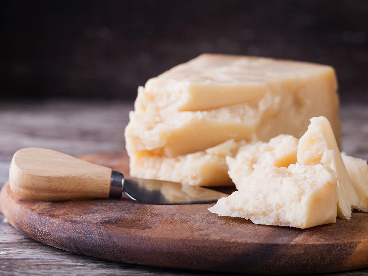 Il caro prezzi minaccia anche la produzione del Parmigiano Reggiano - 