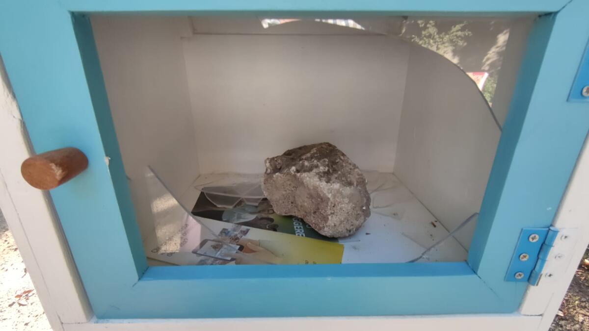 Crotone, distrutta la casetta dei libri nella Villa Comunale - 