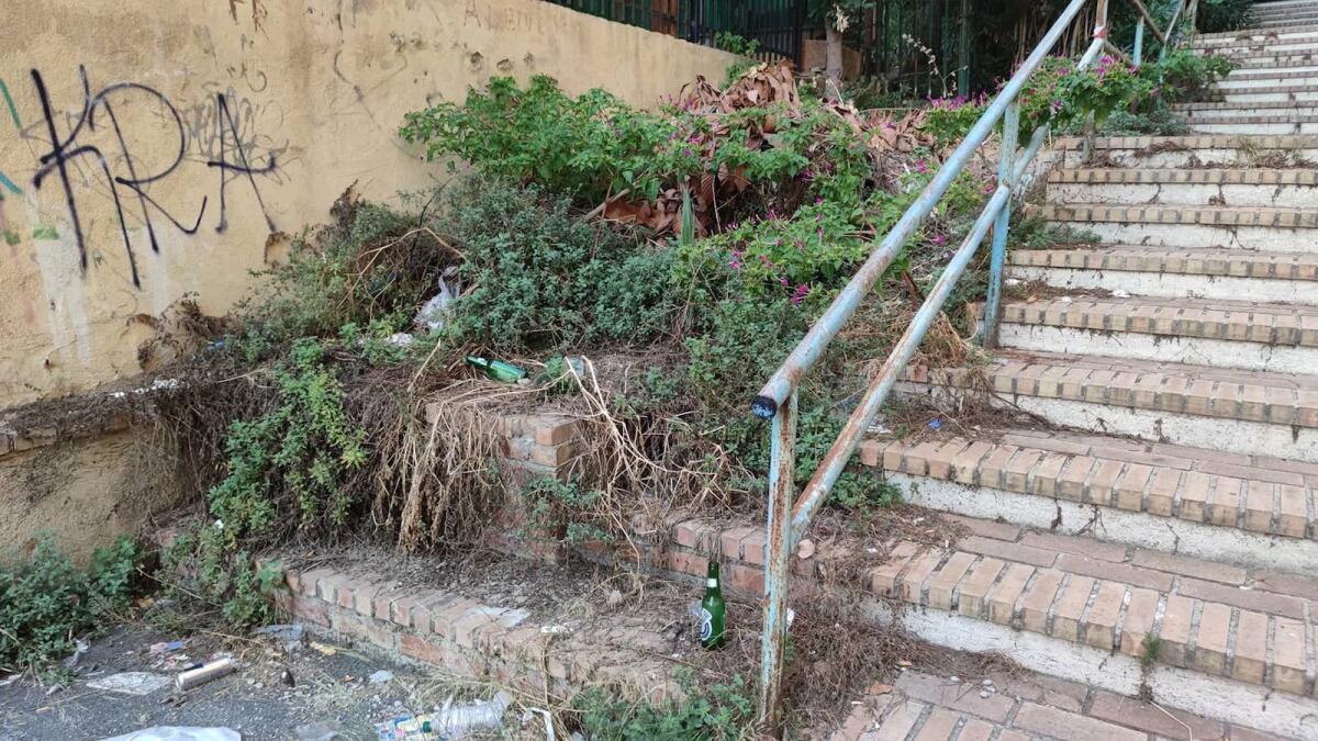 (Foto) Crotone, verdi scalinate: decoro smarrito e pericolo costante -