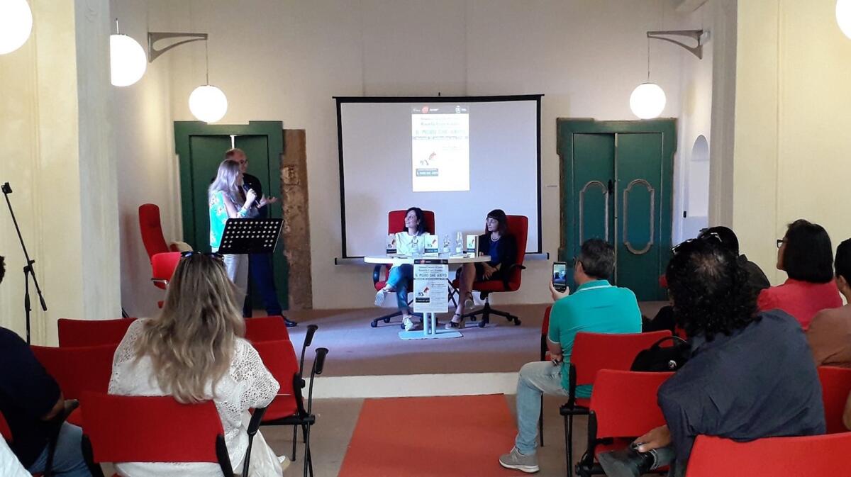 Crotone, il libro di Rossella Ester Scarlato presentato alla Sala Margherita - 