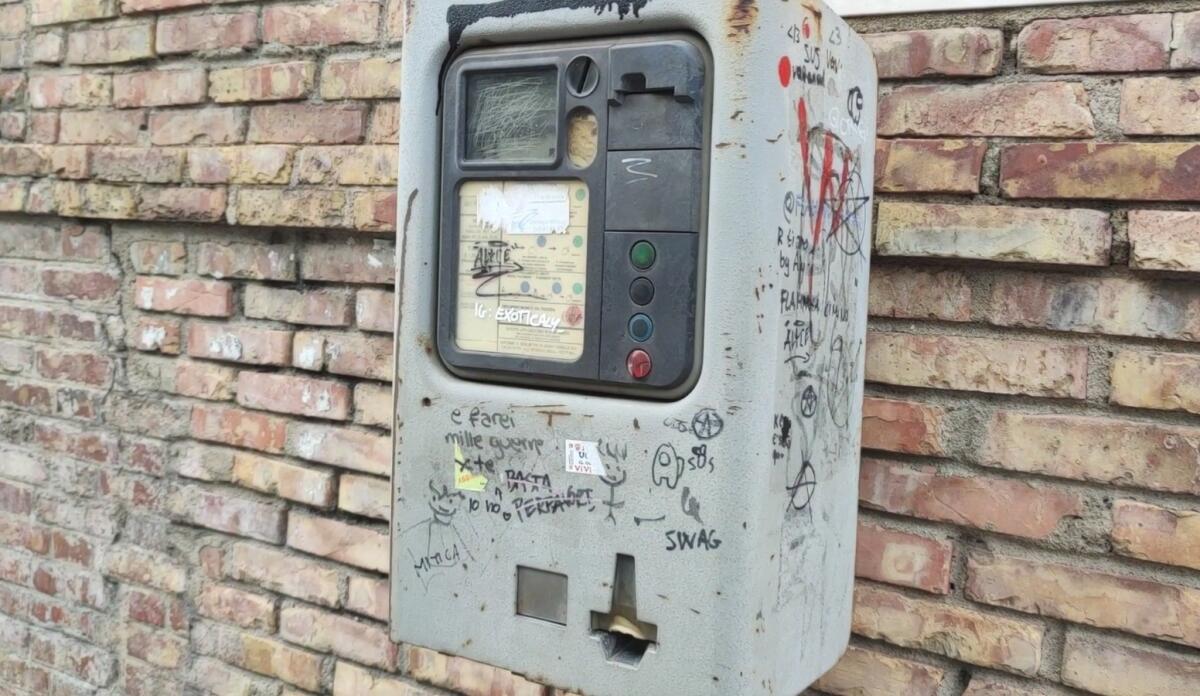 (Video) Crotone, in via Nuova Poggioreale parchimetri vandalizzati - 
