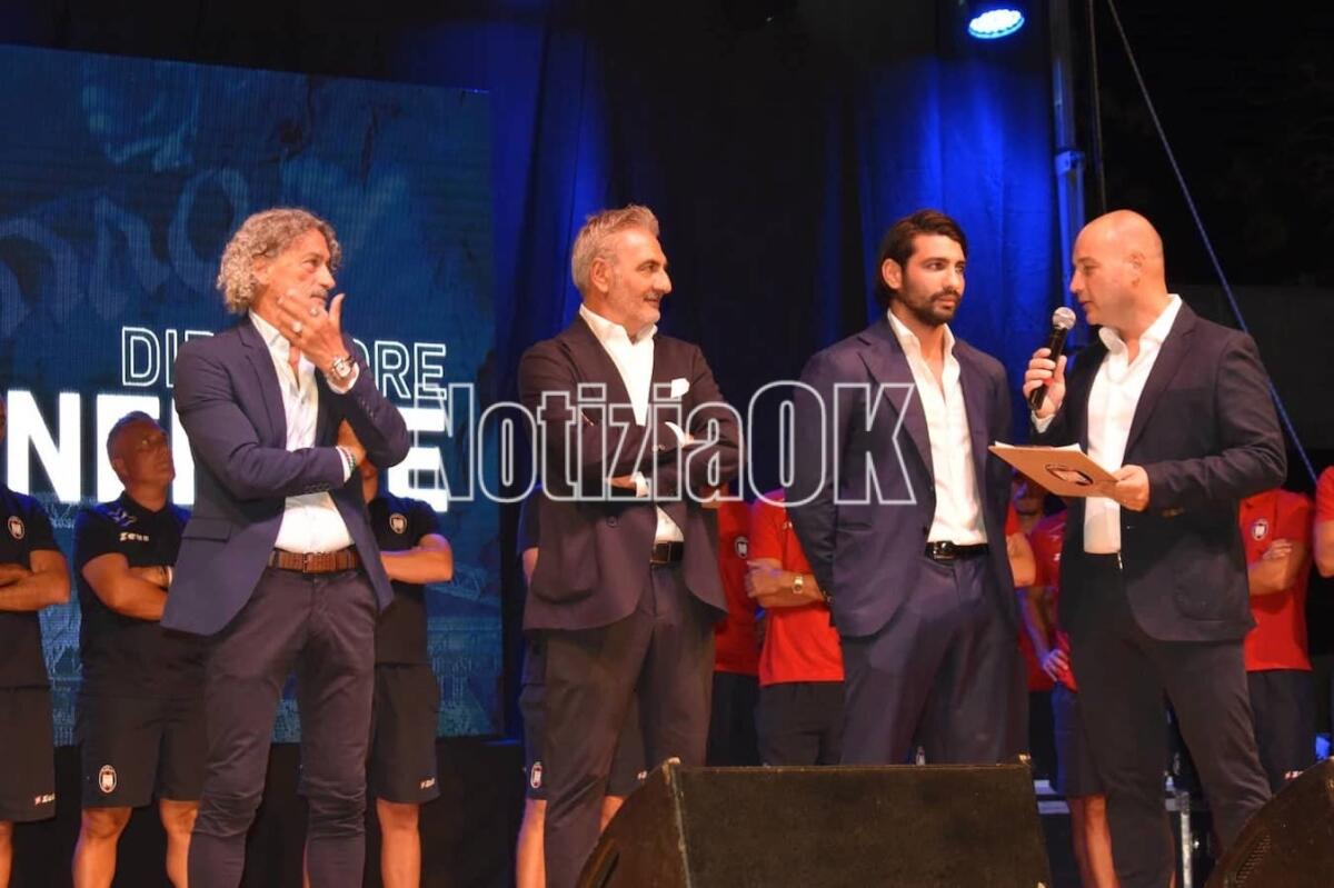 Crotone, Piazzale Ultras: presentati ai tifosi squadra e staff della stagione 2022-2023 - 