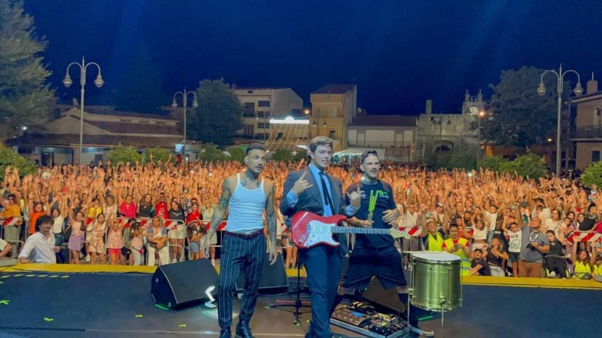Isola di Capo Rizzuto, una grande serata di musica con i The Kolors - 