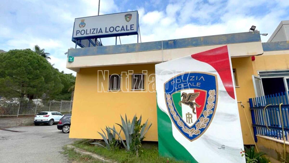 Crotone - Pedace: Comando dei Vigili Urbani senza telefoni - 