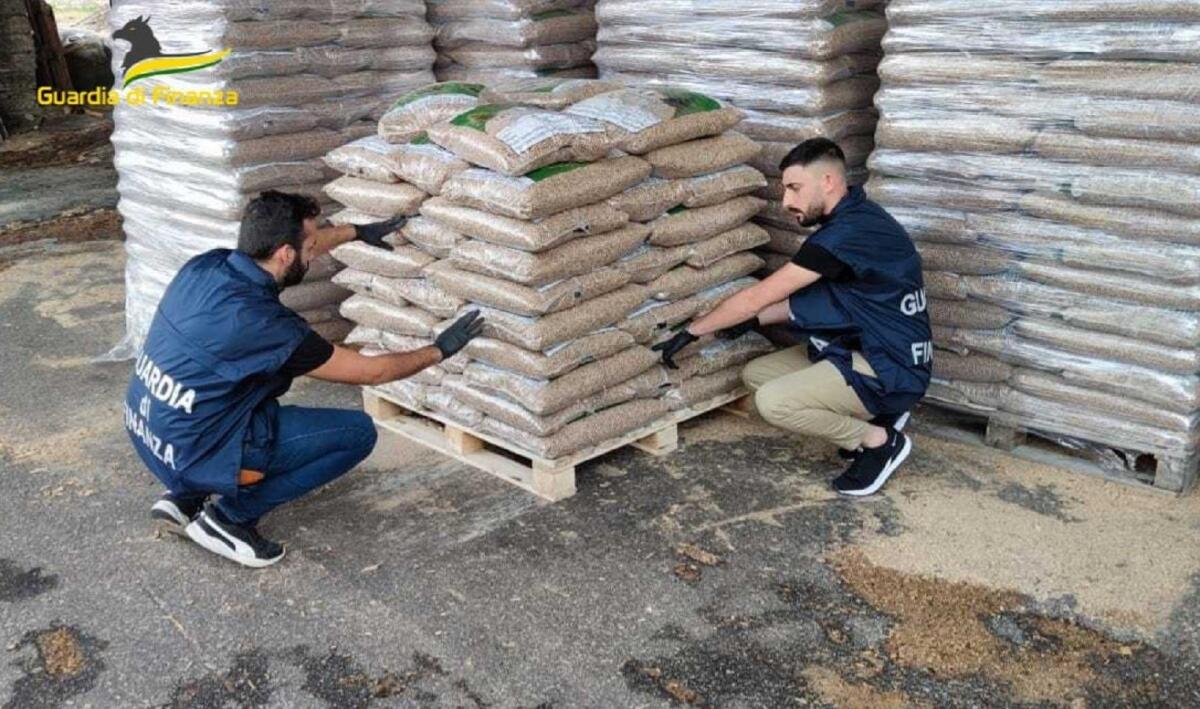 Crotone, sequestrate oltre 75 tonnellate di pellet da riscaldamento - 