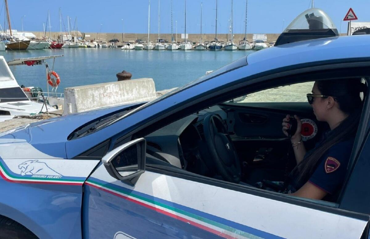 Crotone, arrestata in flagranza di reato: rubava alimenti da un ristorante - 