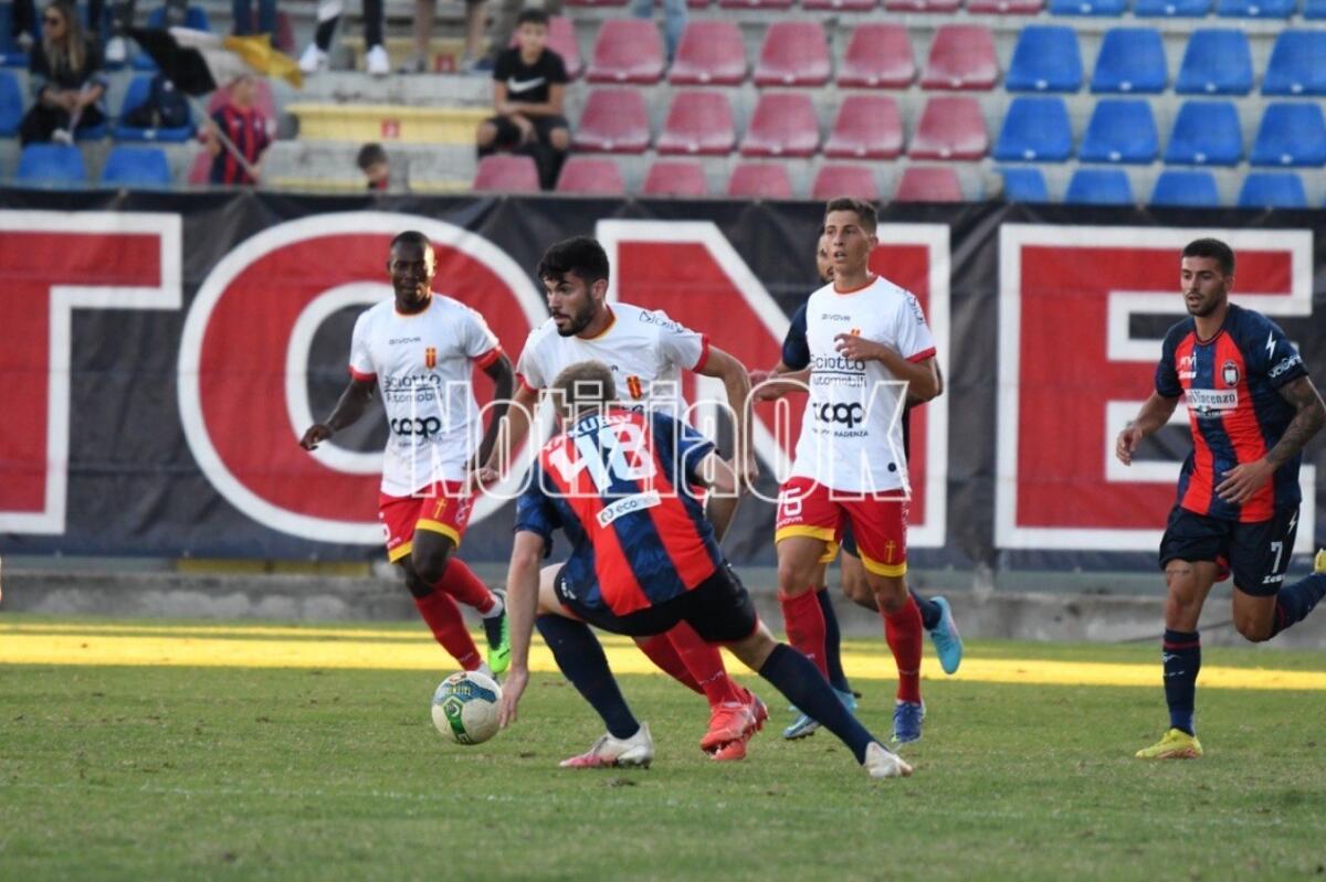 Coppa Italia, Crotone-Messina 5-3: super Dini e il Crotone passa il turno - 