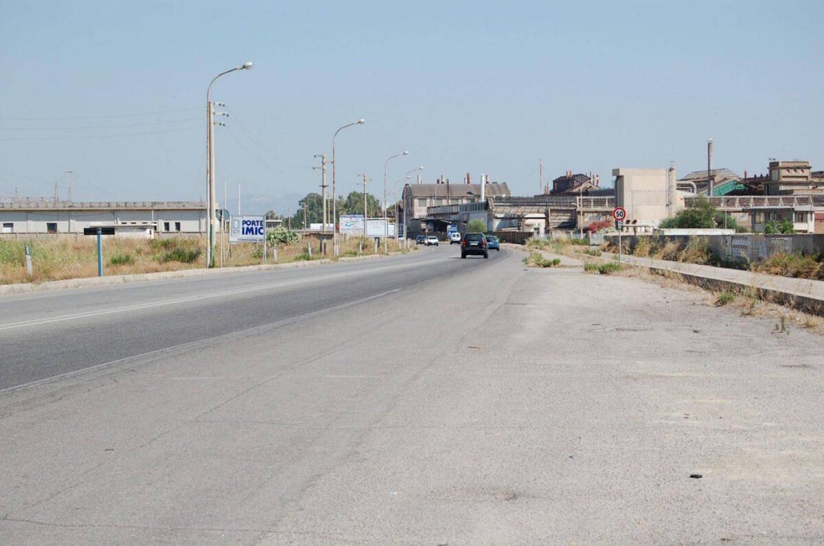Crotone - Venerdì da bollino rosso per le auto: 106 chiusa e traffico deviato in città - 